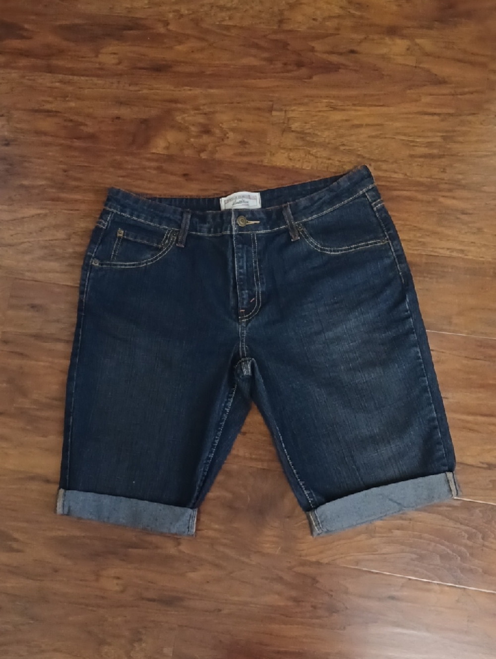 New Levi's - Dark Blue Stretch Denim Low Rise Bermuda Cuffed Jean Shorts W-12